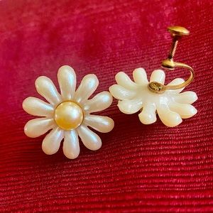 Lisner  Uber cute vintage screw back earrings